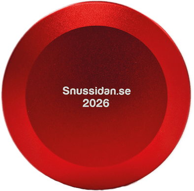 Snussidans Refilldosa 2026 - Baksidan